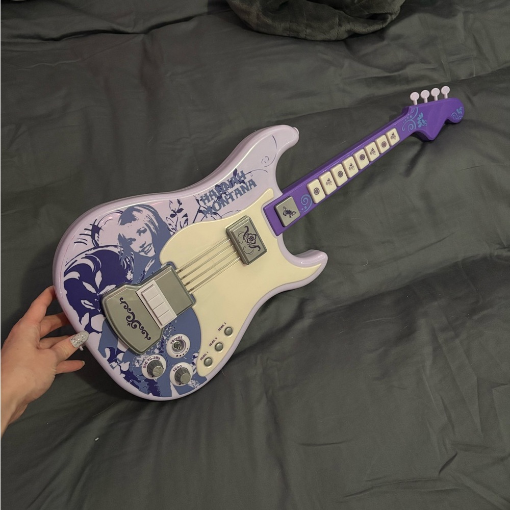 Y2K Hannah Montana interactive electric guitar with strings - Picture 7 of 8